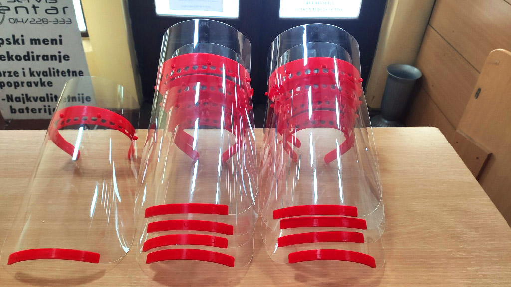 Humani Valjevci na delu: Zaštitni viziri valjevskim lekarima